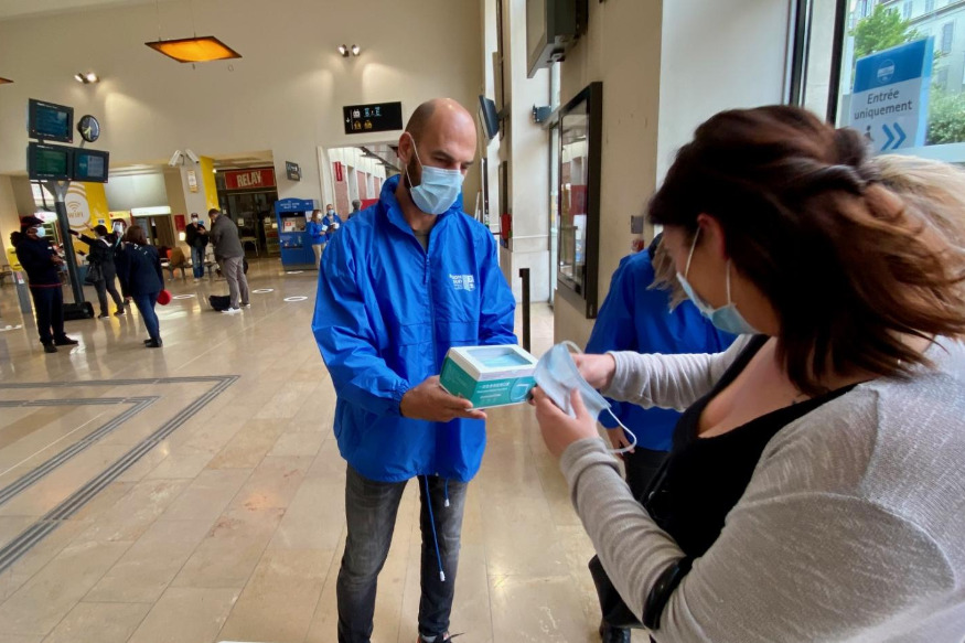 La Région distribue 6.000 masques en gare de Toulon